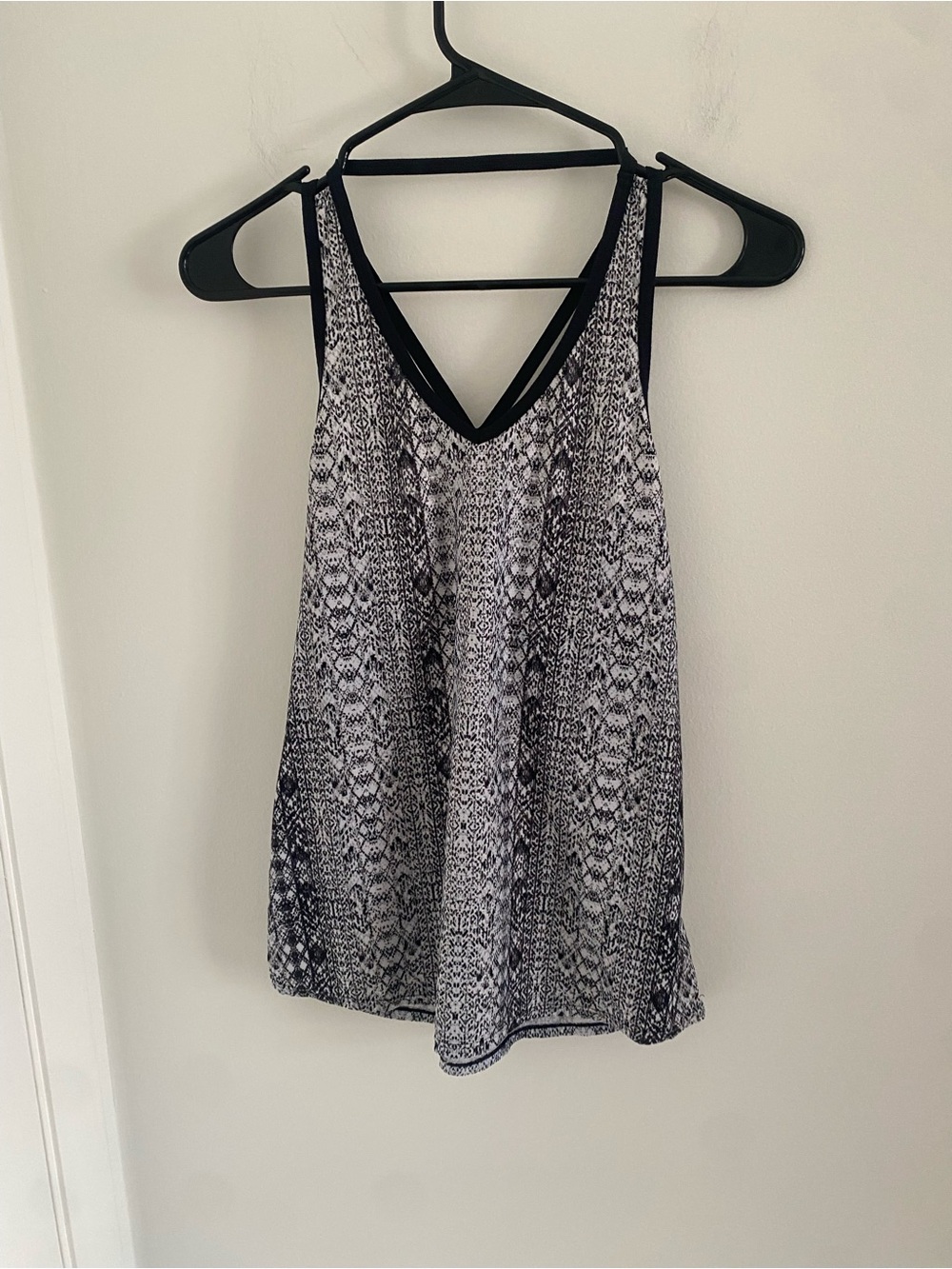 Athleta Sleeveless V-Neck Snake Print Tank Top